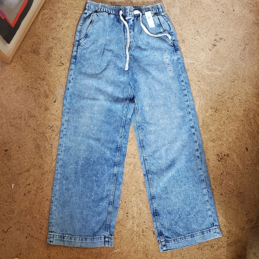 GAP High-Rise Wide Leg Jeans in Light Blue New without tags- never worn